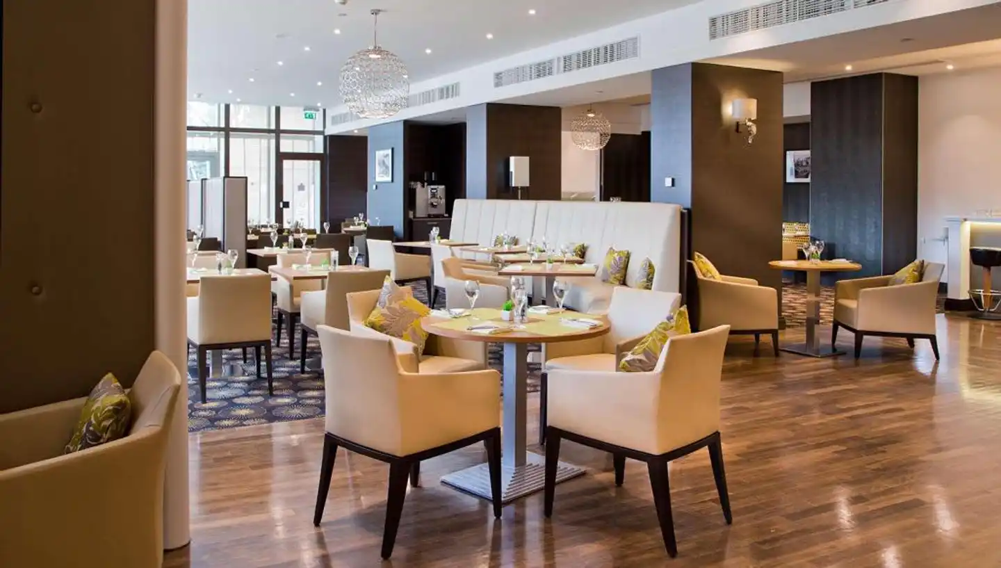 DoubleTree by Hilton Hotel Luxembourg Lobby