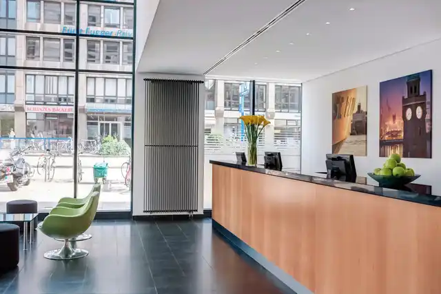 IntercityHotel Hamburg Hauptbahnhof Lobby