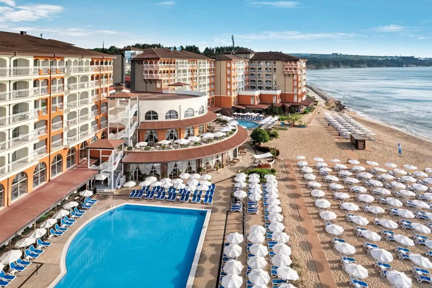 Sol Luna Bay Resort Pool