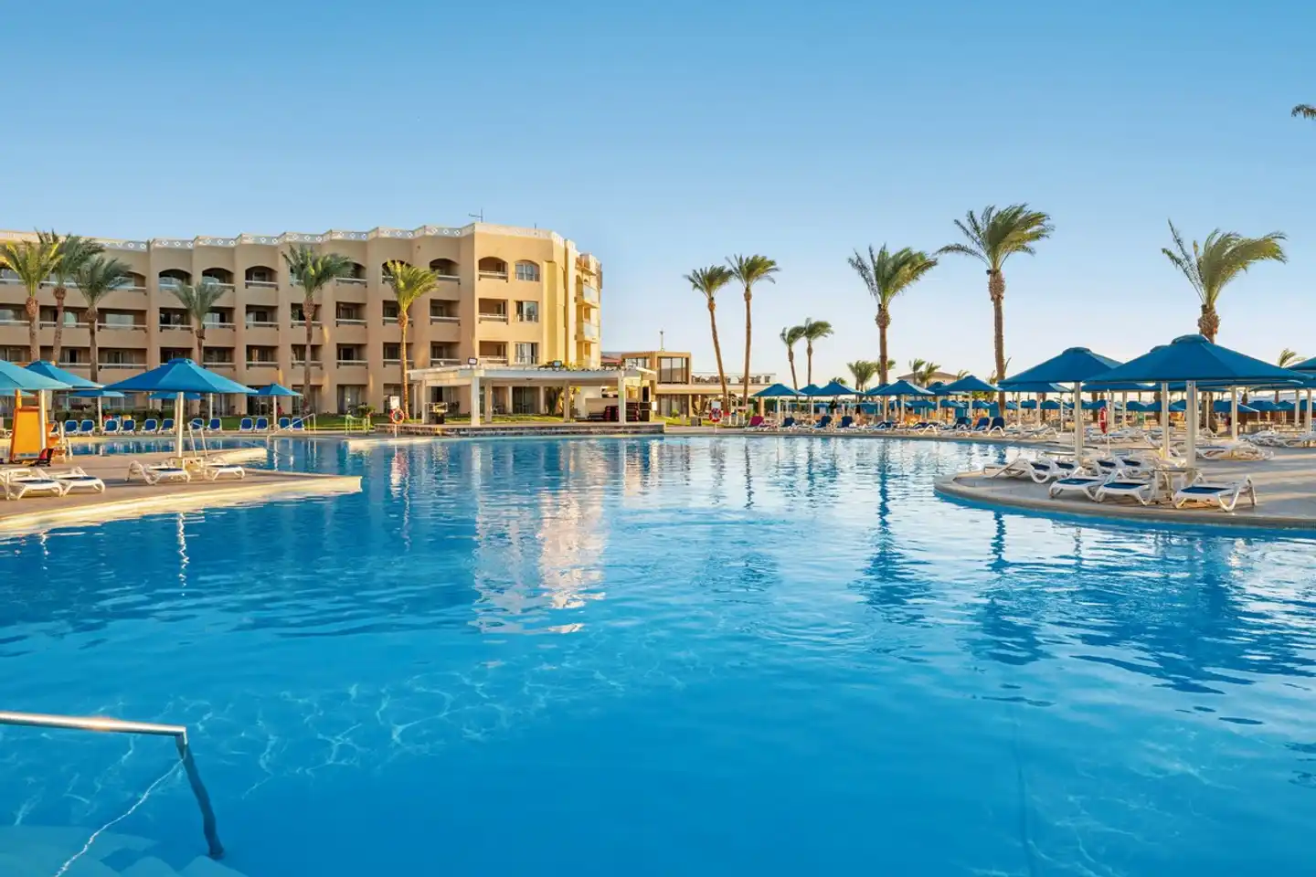 Beach Albatros Resort Pool