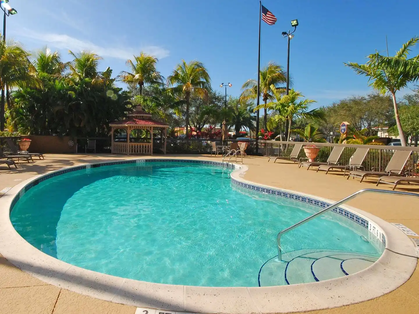 Hampton Inn Ft. Myers-Airport I-75 Pool