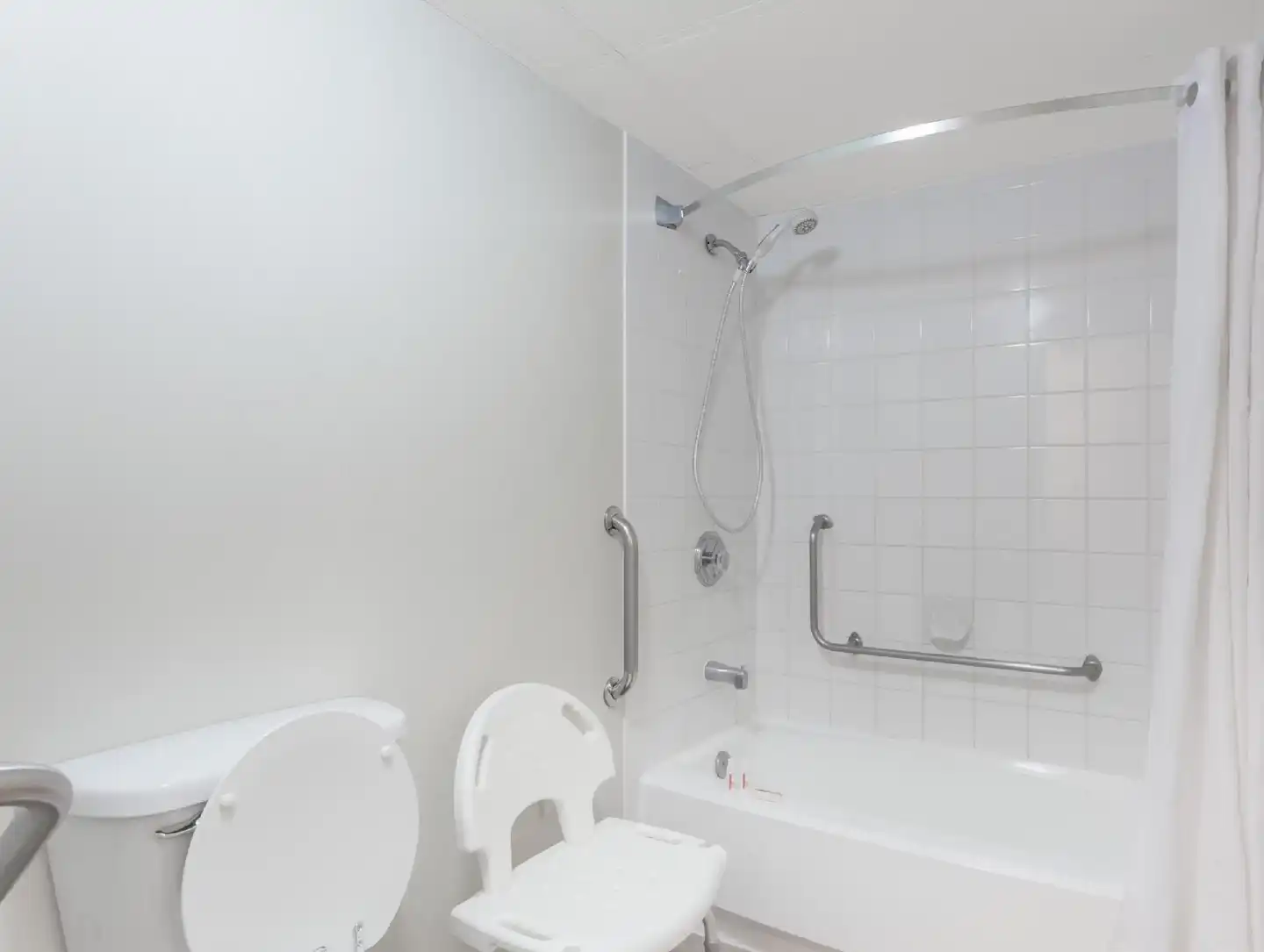 Super 8 by Wyndham Kelowna BC Badezimmer