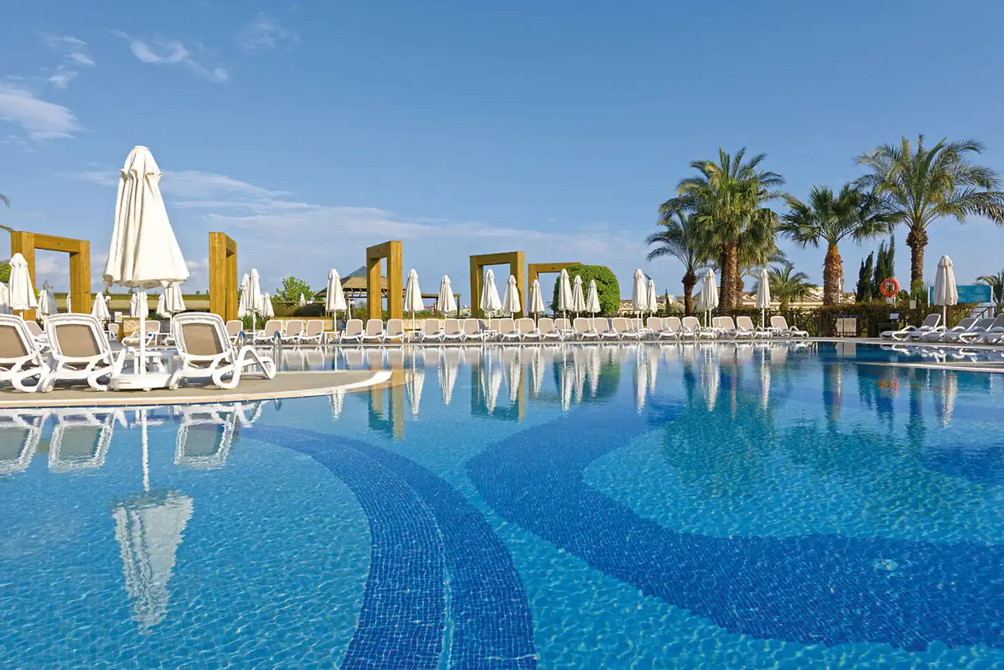 Novum Garden Side Pool
