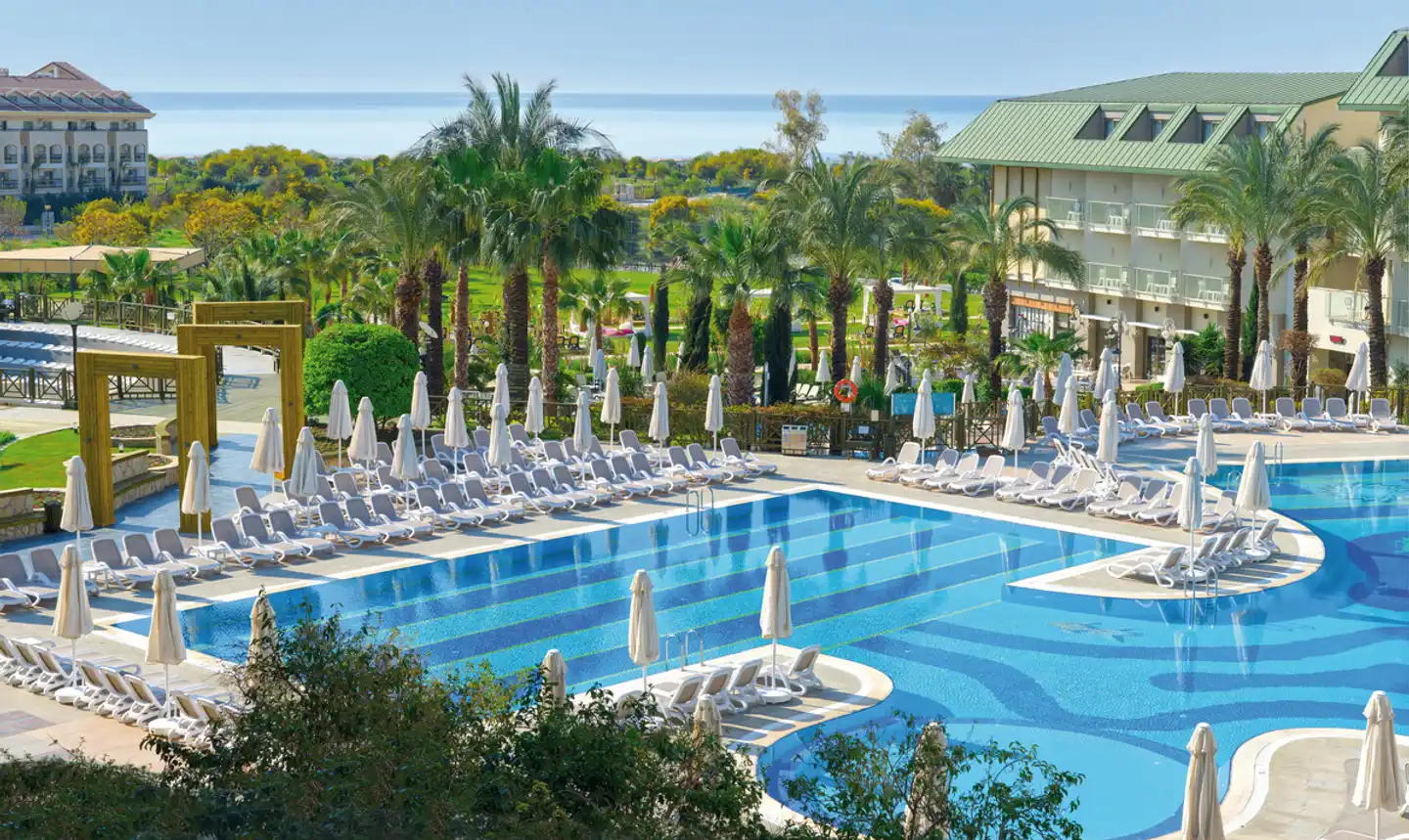Novum Garden Side Pool