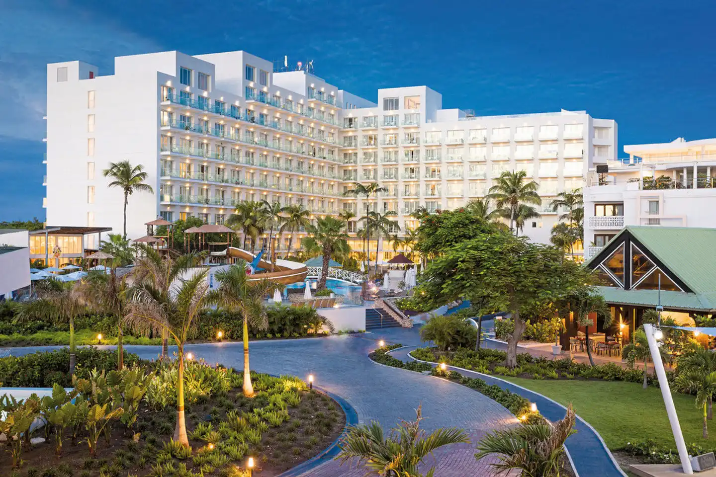 Sonesta Maho Beach Resort, Casino & Spa Aussenansicht
