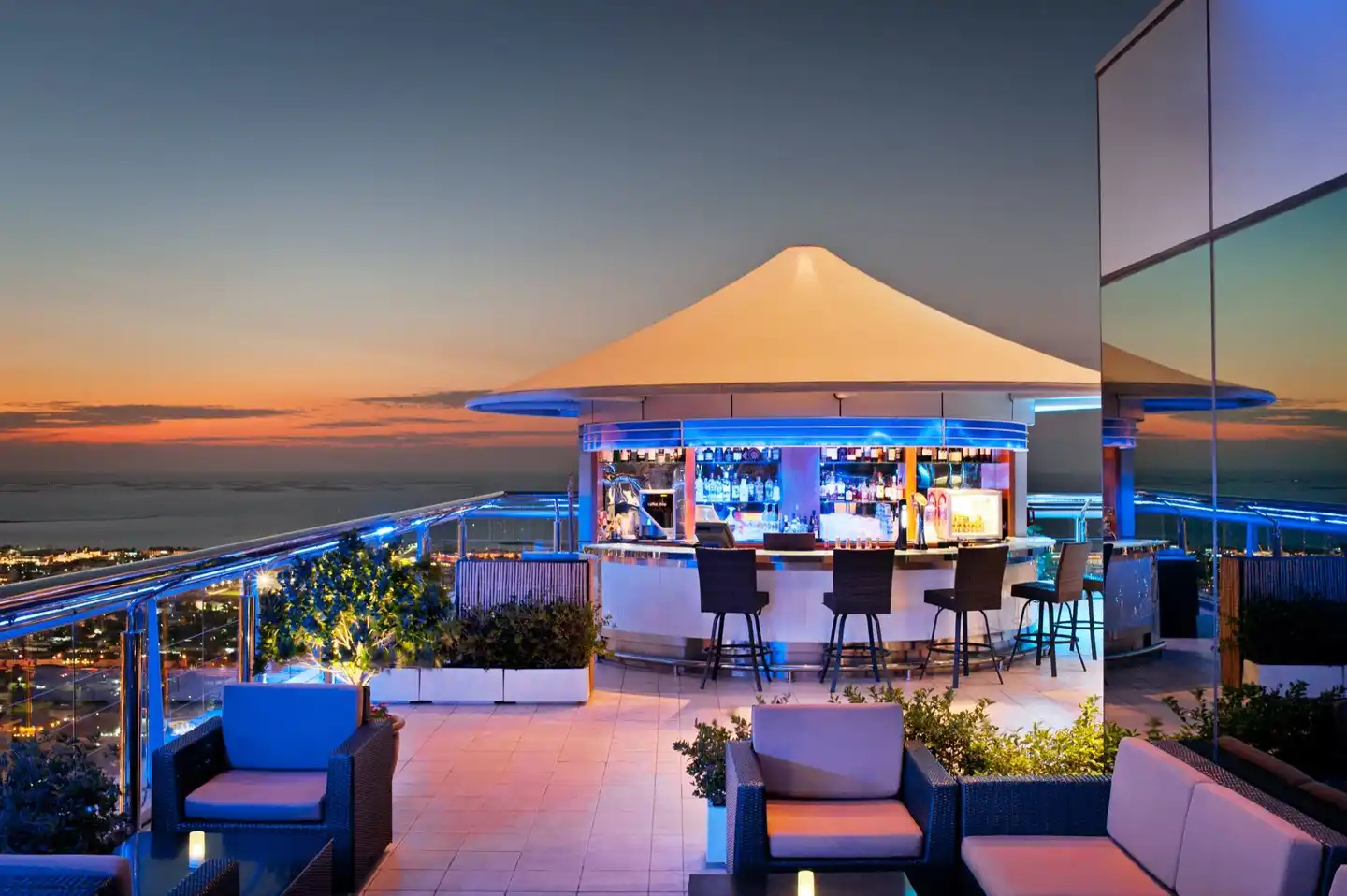 Four Points by Sheraton Sheikh Zayed Road BAR