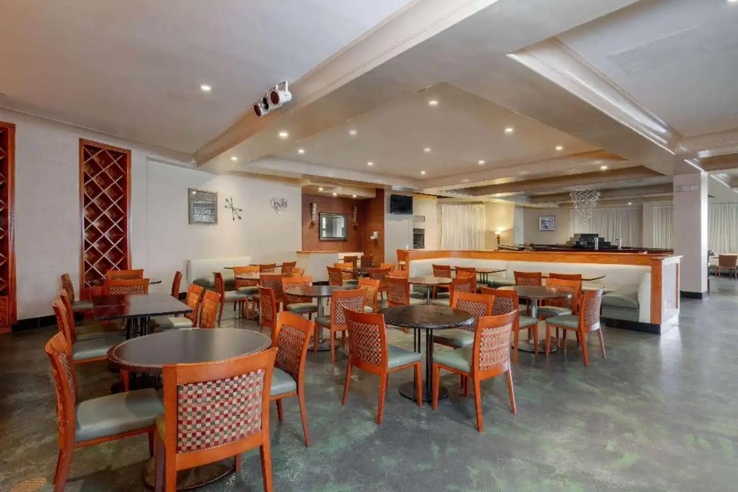 La Quinta Inn & Suites by Wyndham Secaucus Meadowlands Restaurant