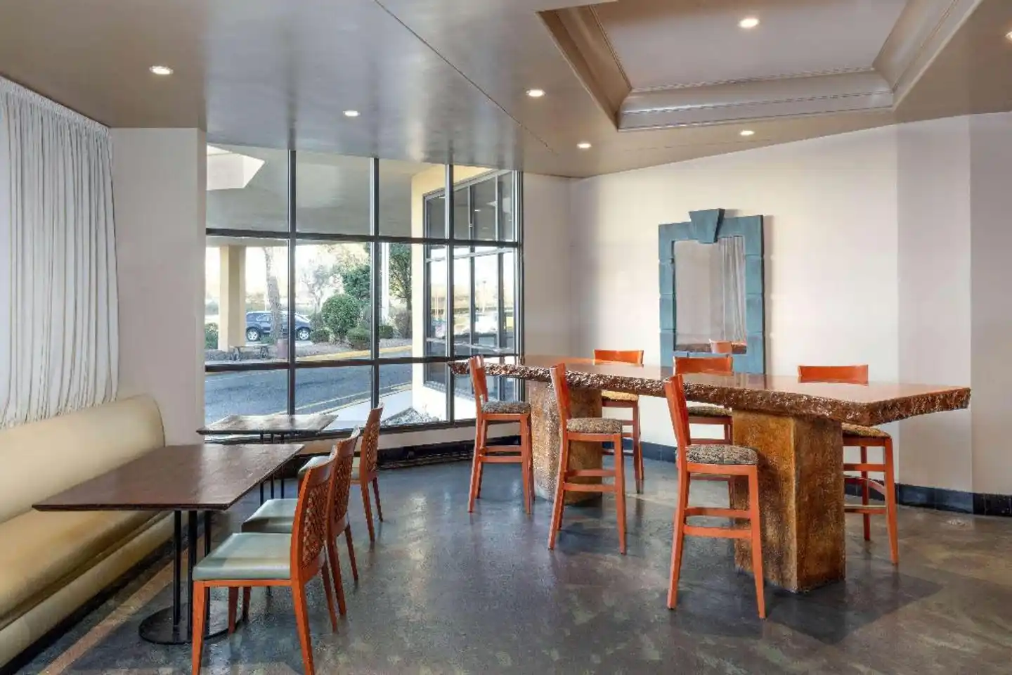 La Quinta Inn & Suites by Wyndham Secaucus Meadowlands Restaurant