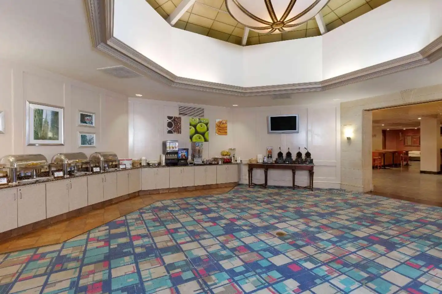 La Quinta Inn & Suites by Wyndham Secaucus Meadowlands Lobby