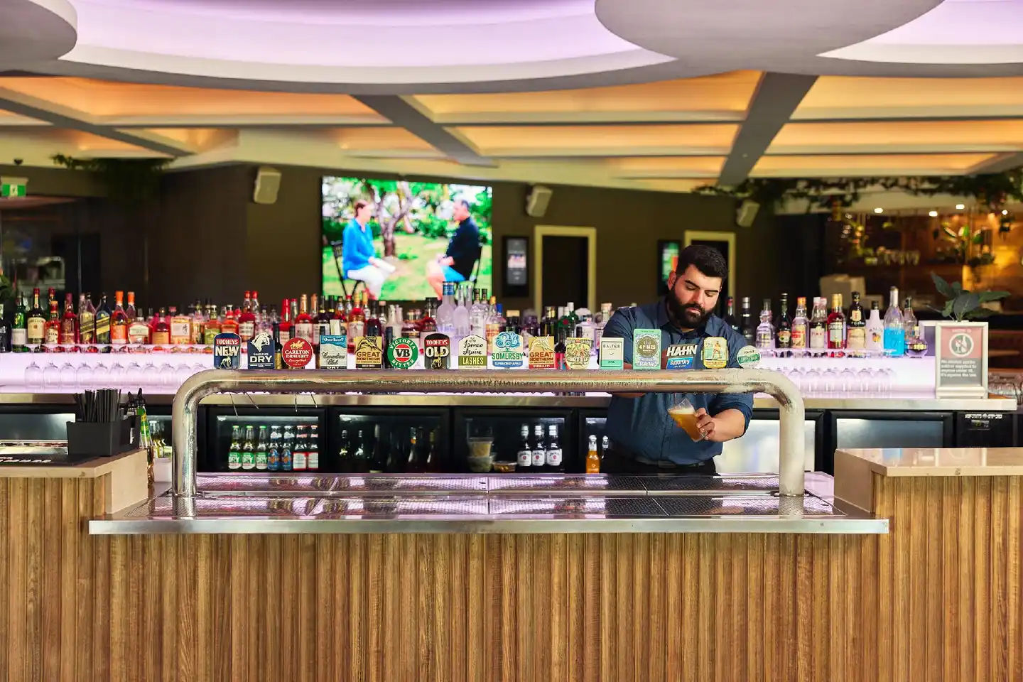 Holiday Inn Warwick Farm Bar