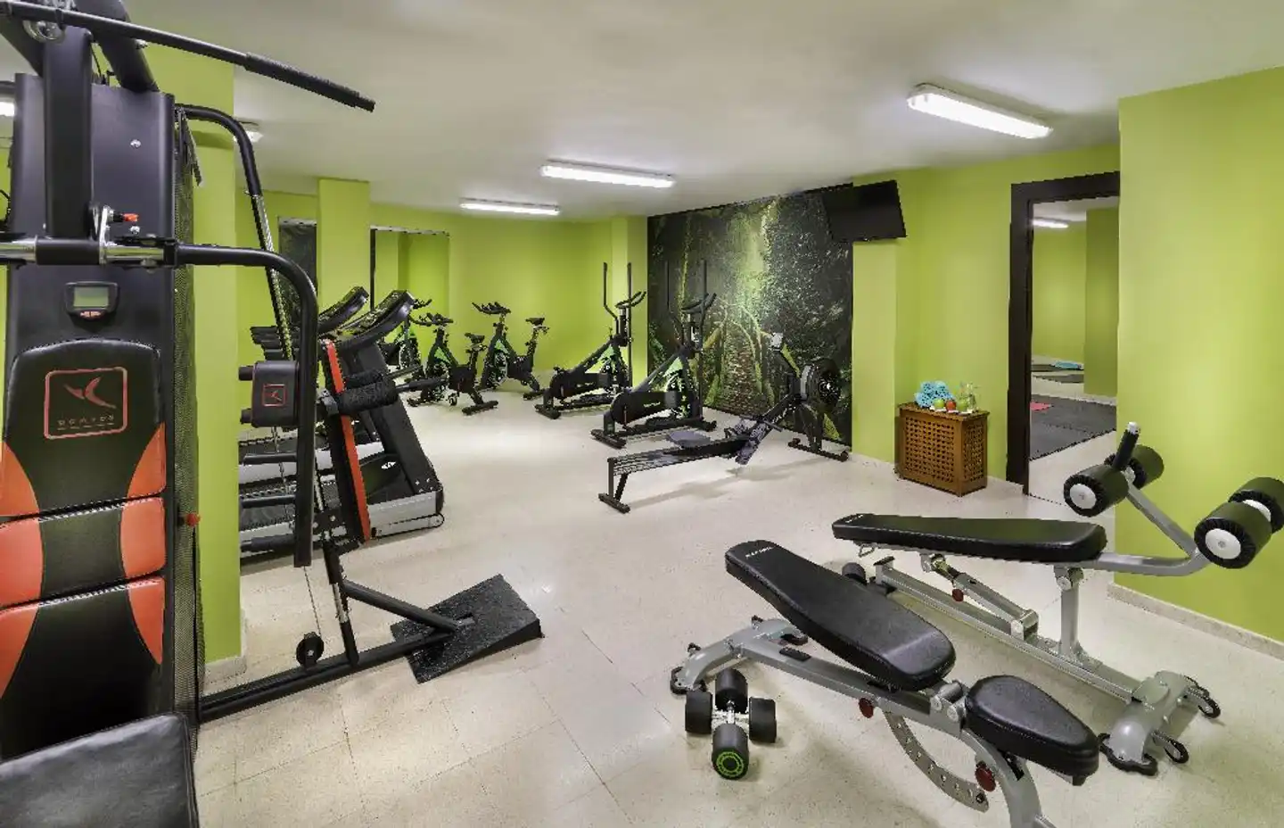 Regency Country Club, Apartments Suites Sport und Entertainment