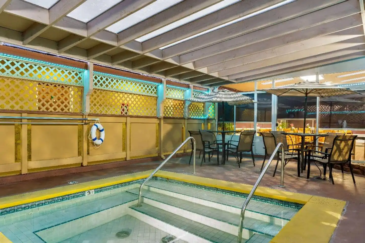 Howard Johnson by Wyndham Santa Cruz Beach Boardwalk Sport und Entertainment