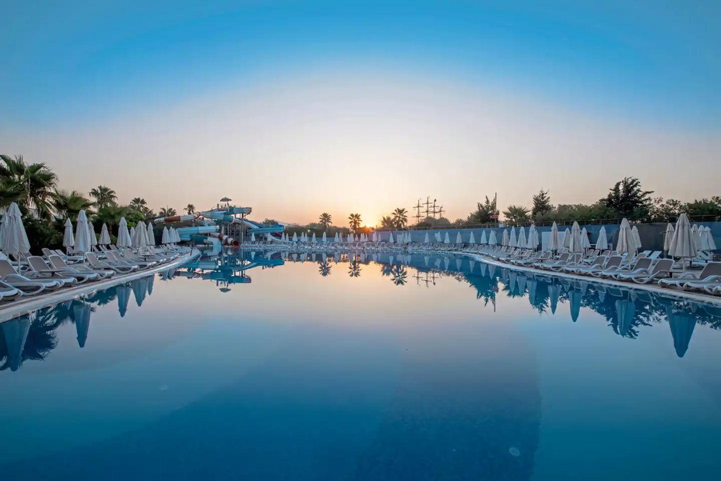 LRS Lake & River Side Hotel & Spa Pool