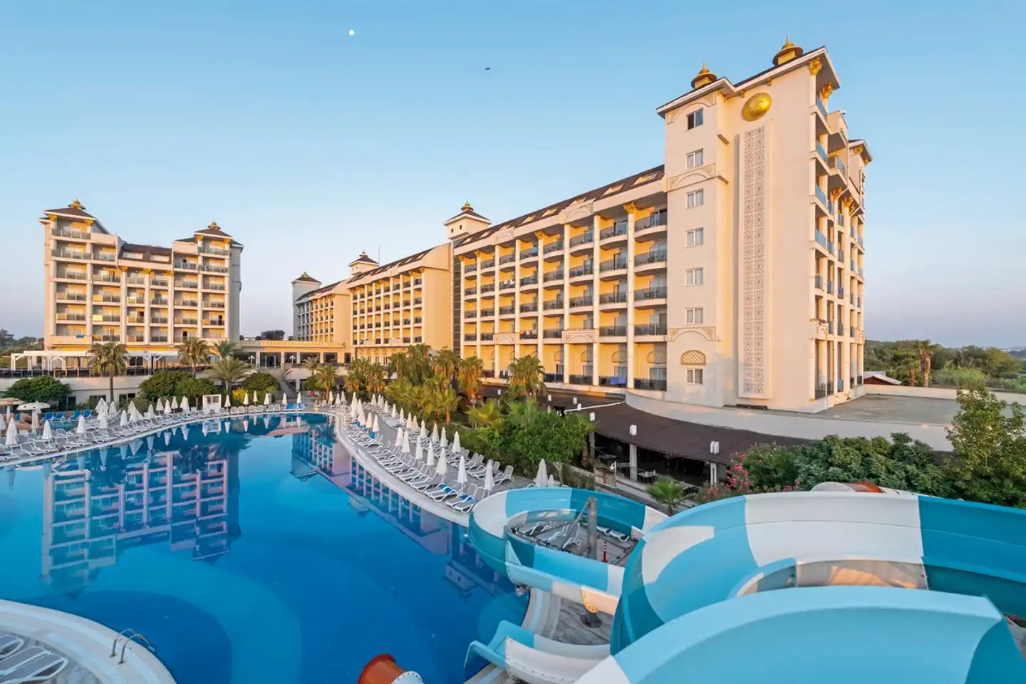 LRS Lake & River Side Hotel & Spa Pool