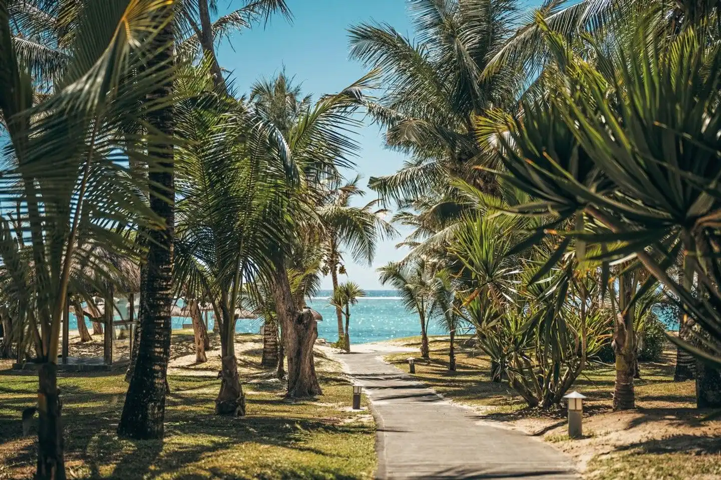 Crystals Beach Resort Belle Mare Strand