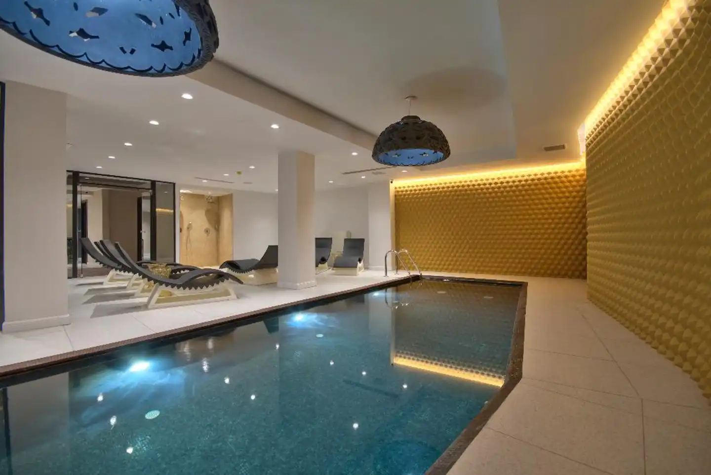 Holm Hotel & Spa Hallenbad