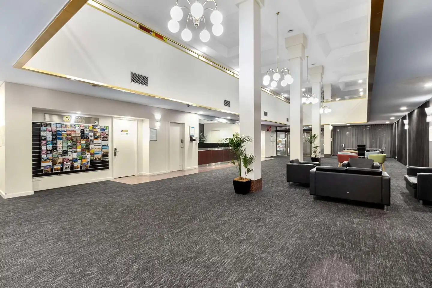 Comfort Hotel Adelaide Meridien Lobby