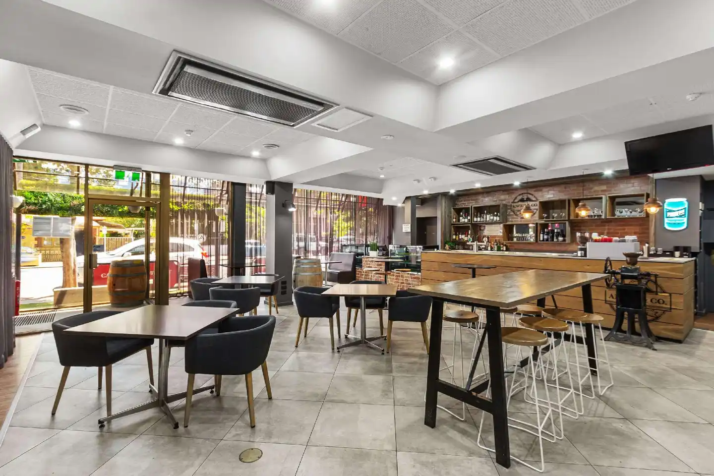 Comfort Hotel Adelaide Meridien Bar