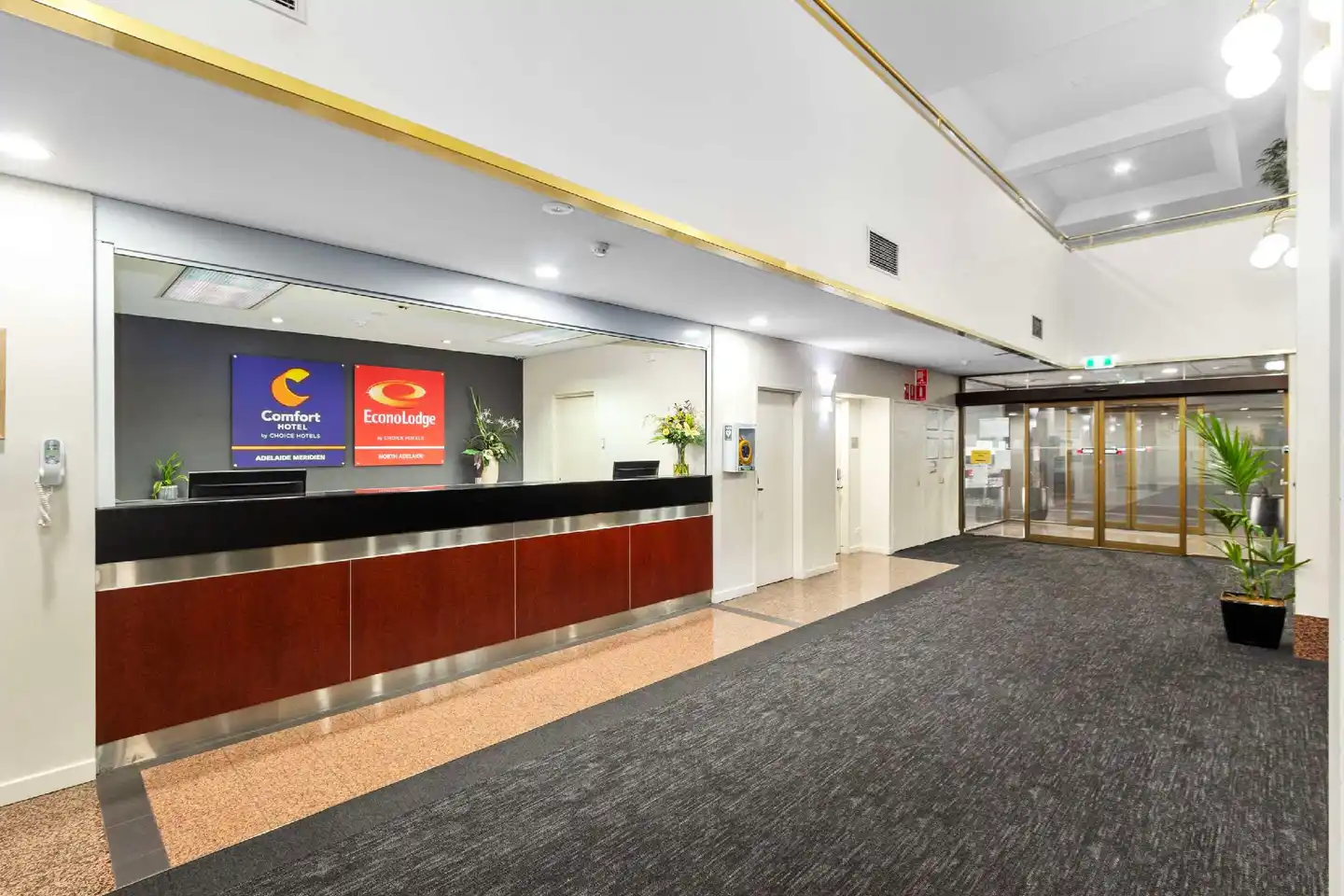 Comfort Hotel Adelaide Meridien Lobby