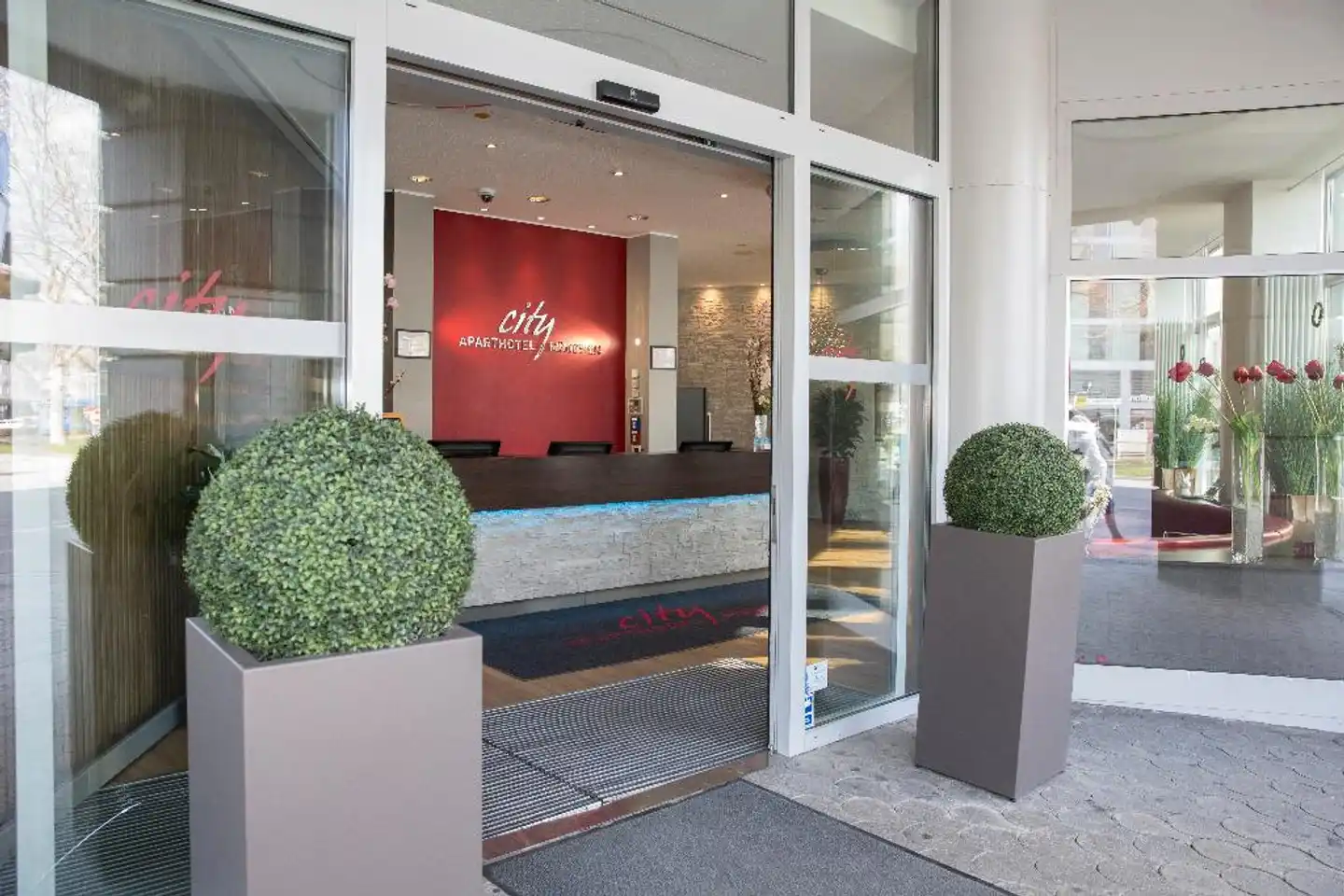 KOOS Hotel&Apartments Lobby