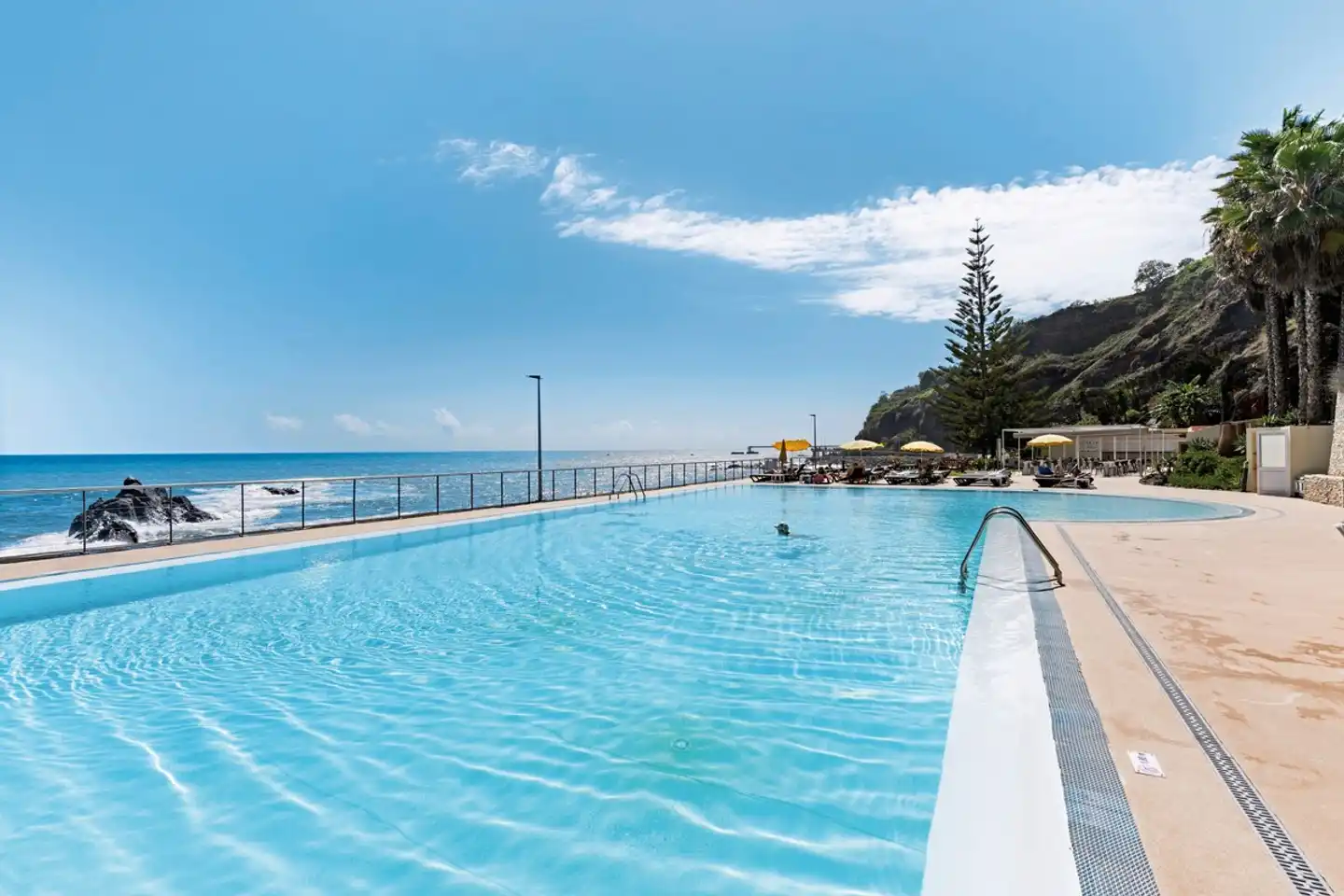 Orca Praia Pool