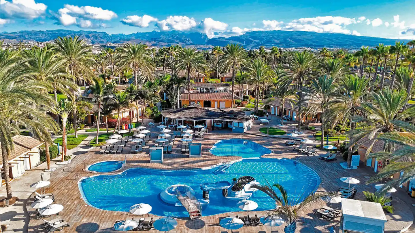 Suites & Villas by Dunas Pool