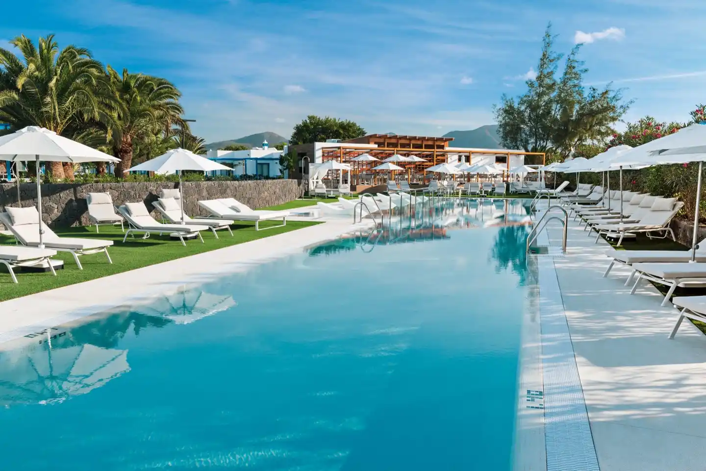 Elba Lanzarote Royal Village Resort Pool