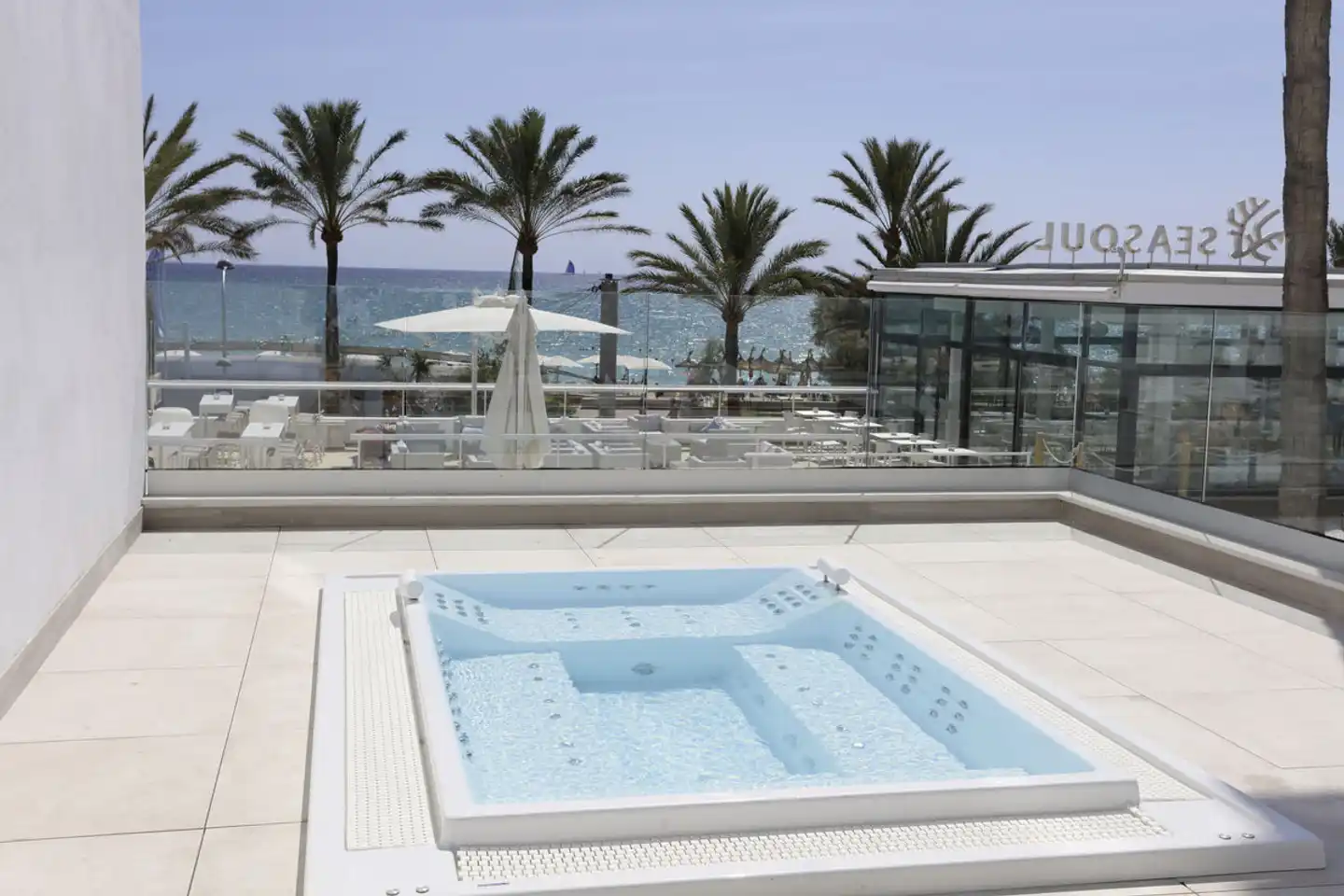 Iberostar Waves Bahia de Palma Pool