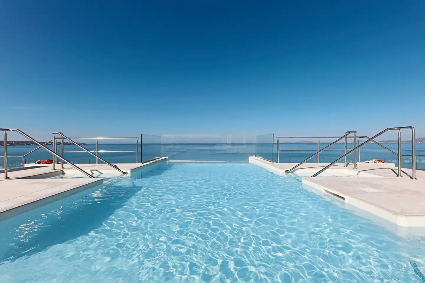 Iberostar Waves Bahia de Palma Pool