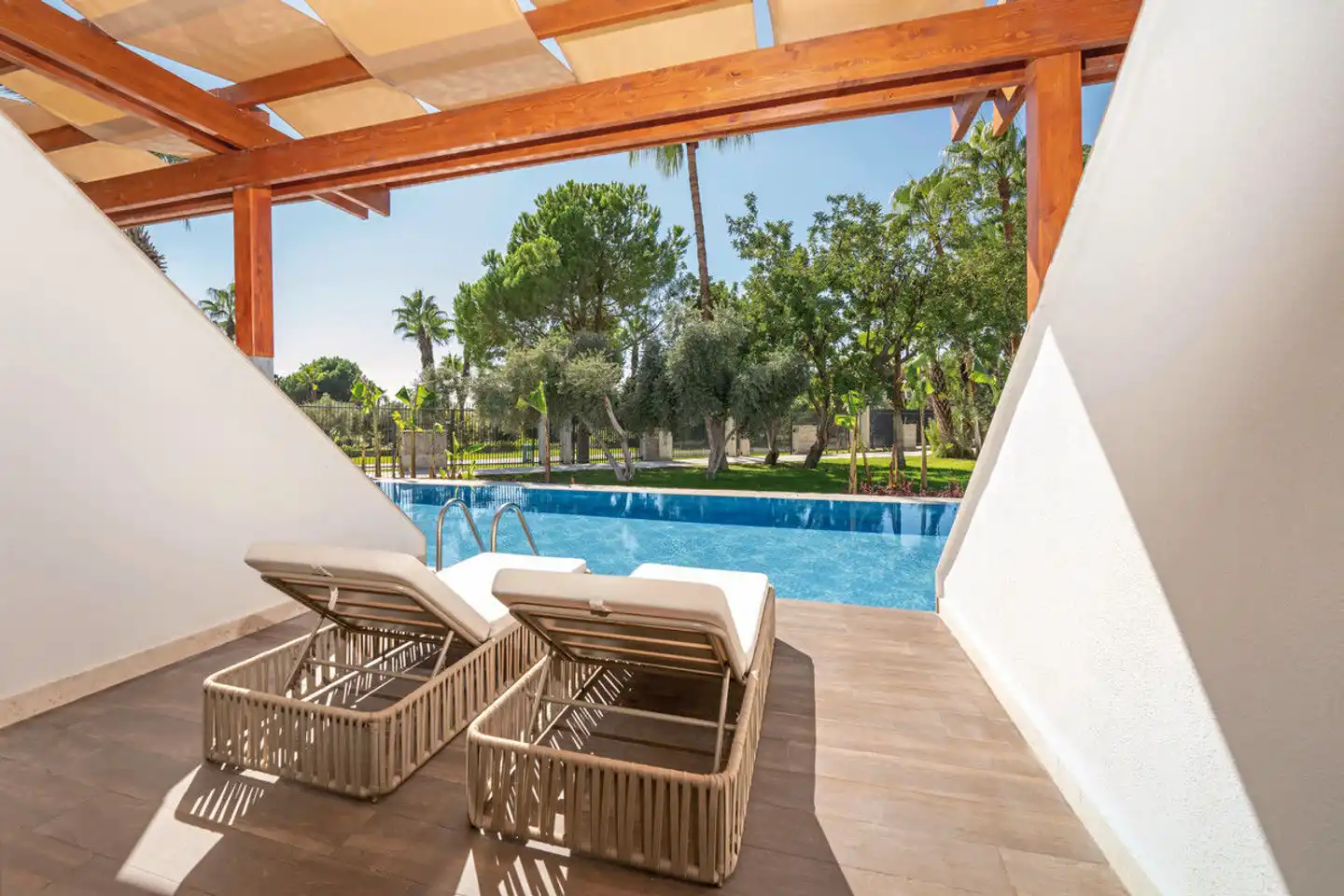 Süral Saray Pool