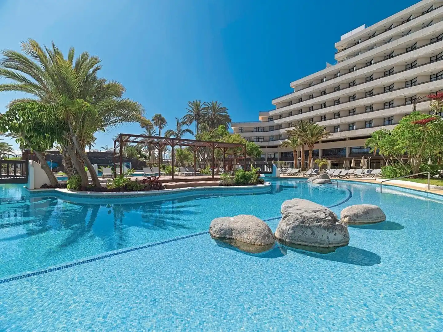 H10 Conquistador Pool