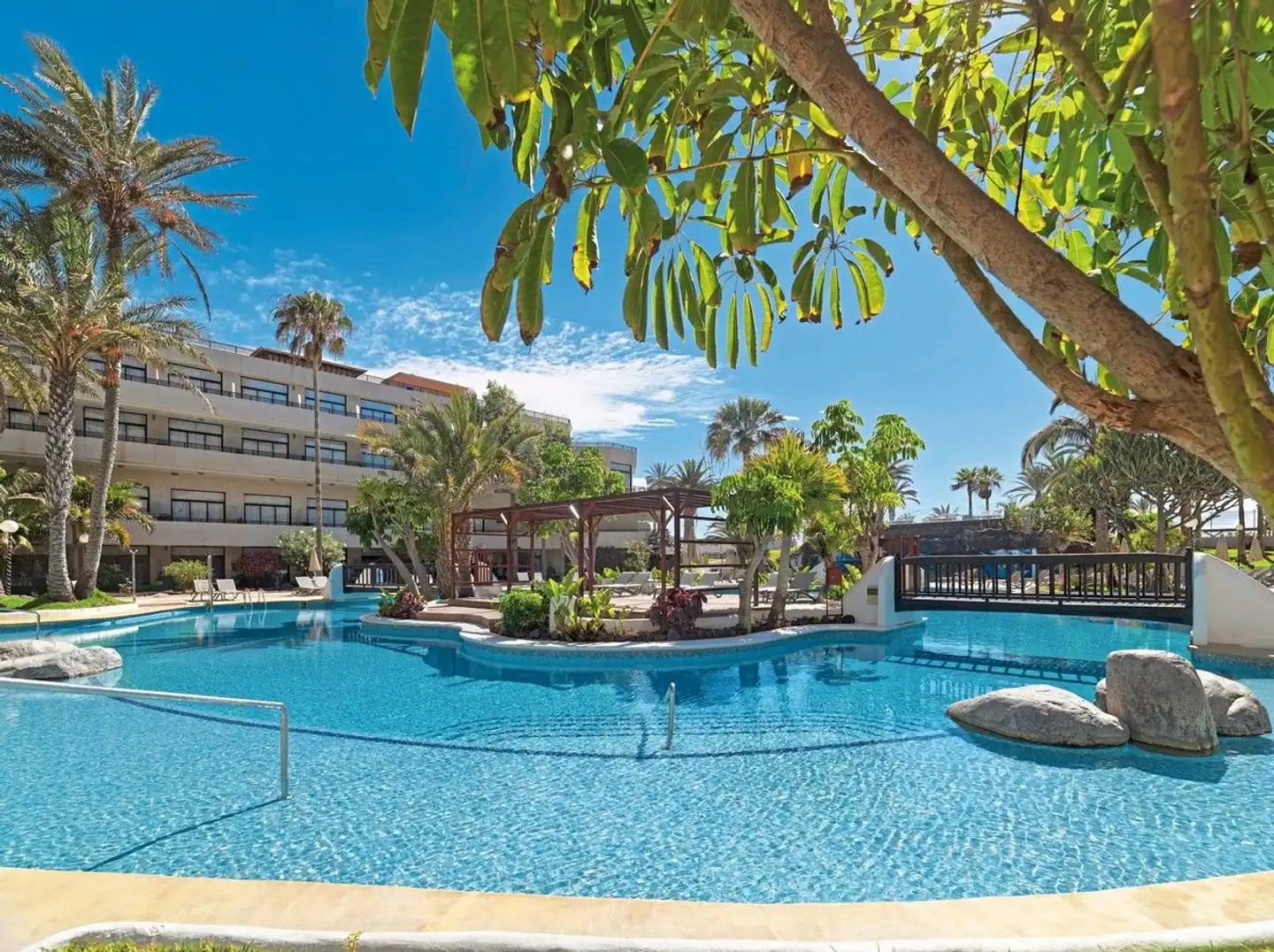 H10 Conquistador Pool