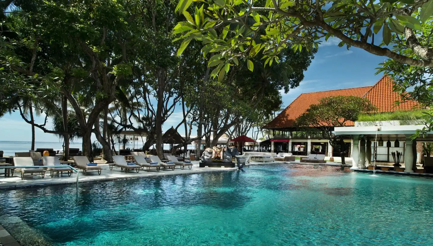 Puri Santrian Pool
