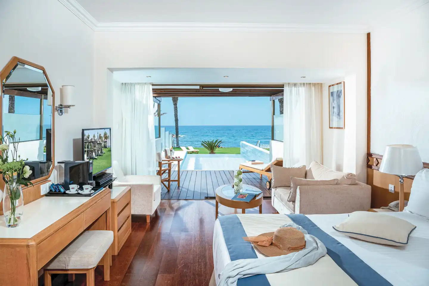 Constantinou Bros Athena Beach Wohnbeispiel