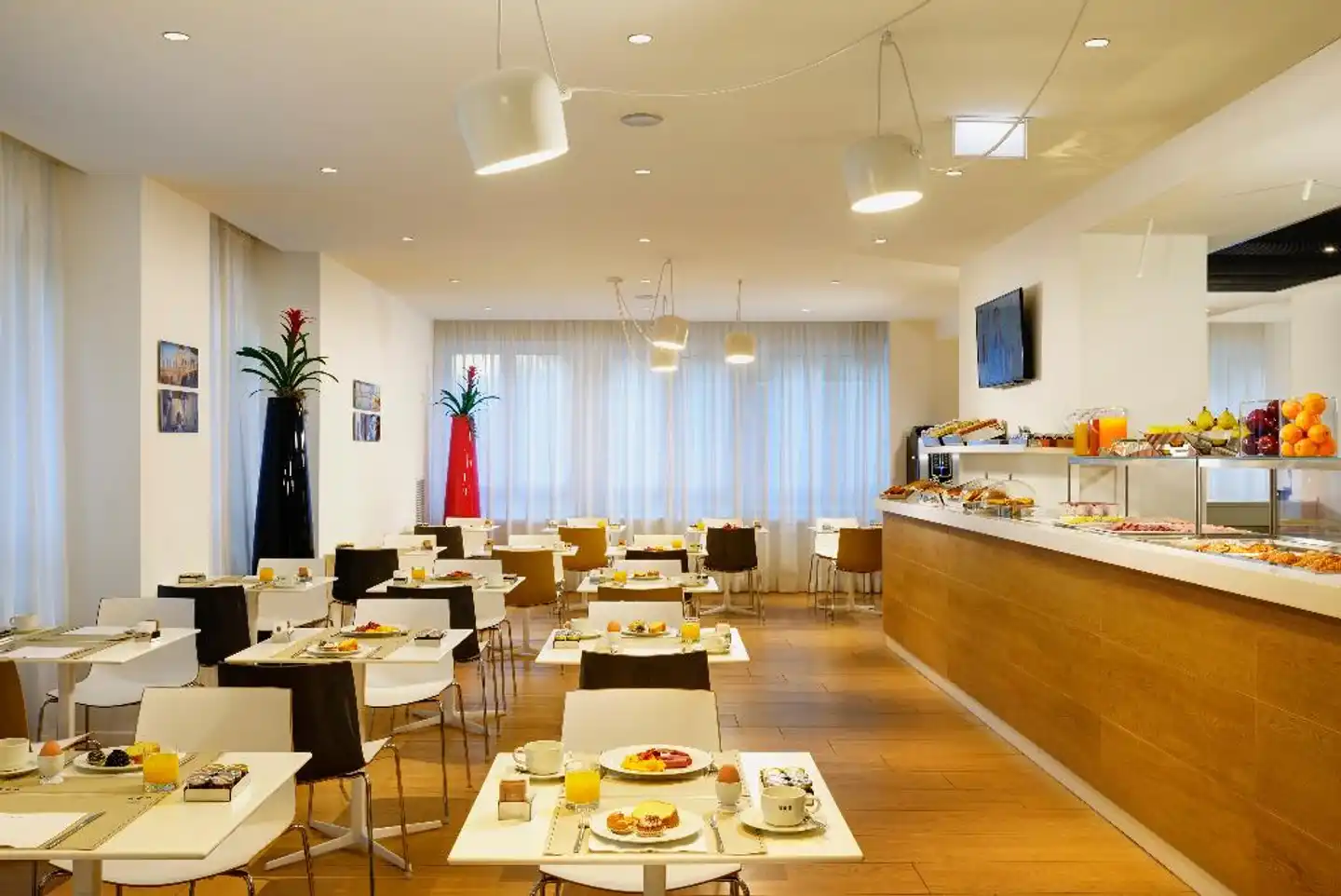 UNA Hotel Century Restaurant