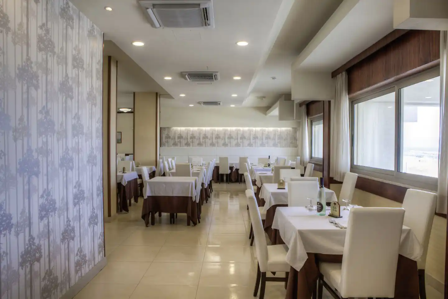 Life Hotel Restaurant