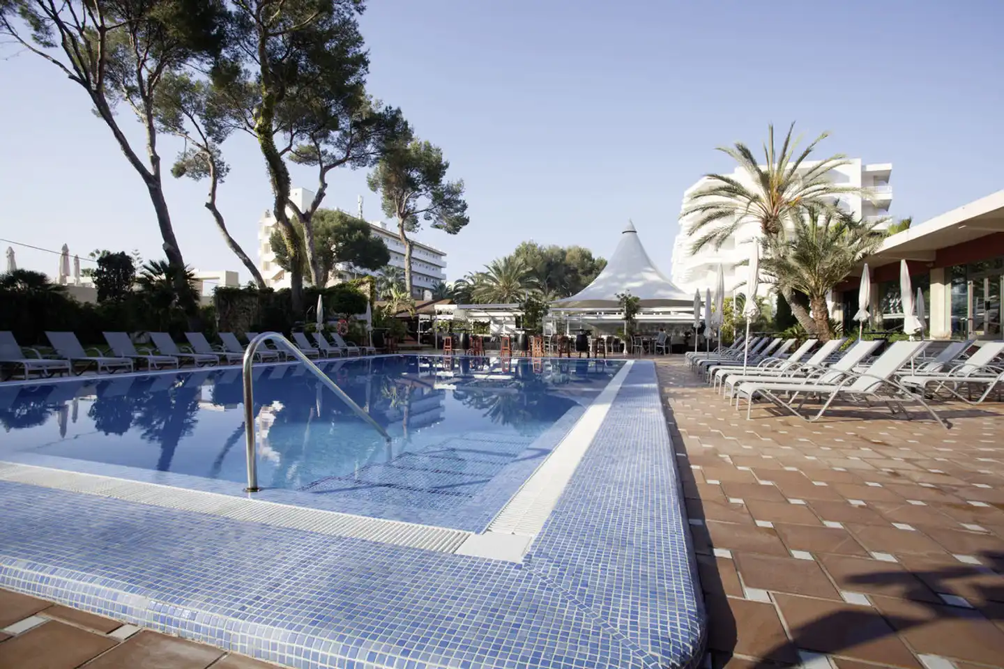 Obelisco Pool