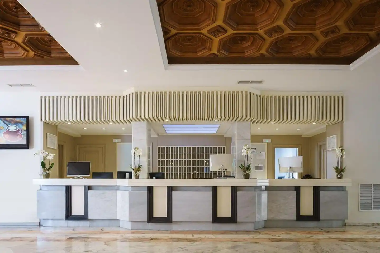 Crisol Jardines de Córdoba Lobby