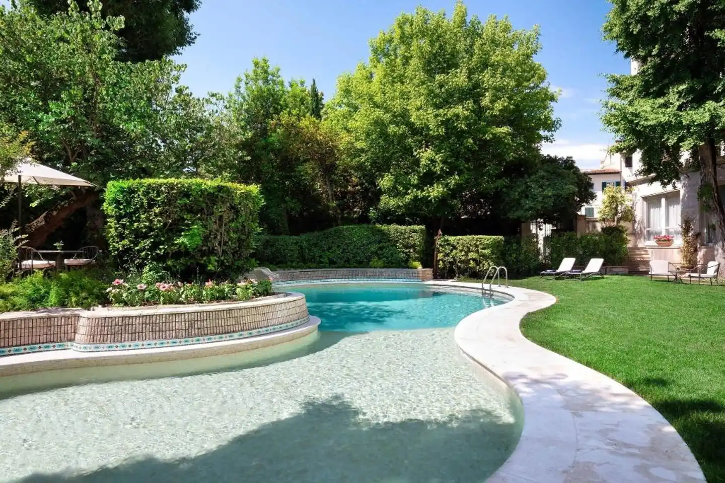 Sina Villa Medici, Autograph Collection Pool