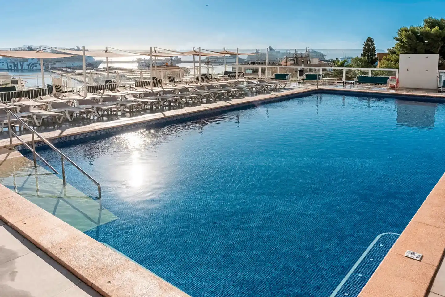 Amic Horizonte Pool