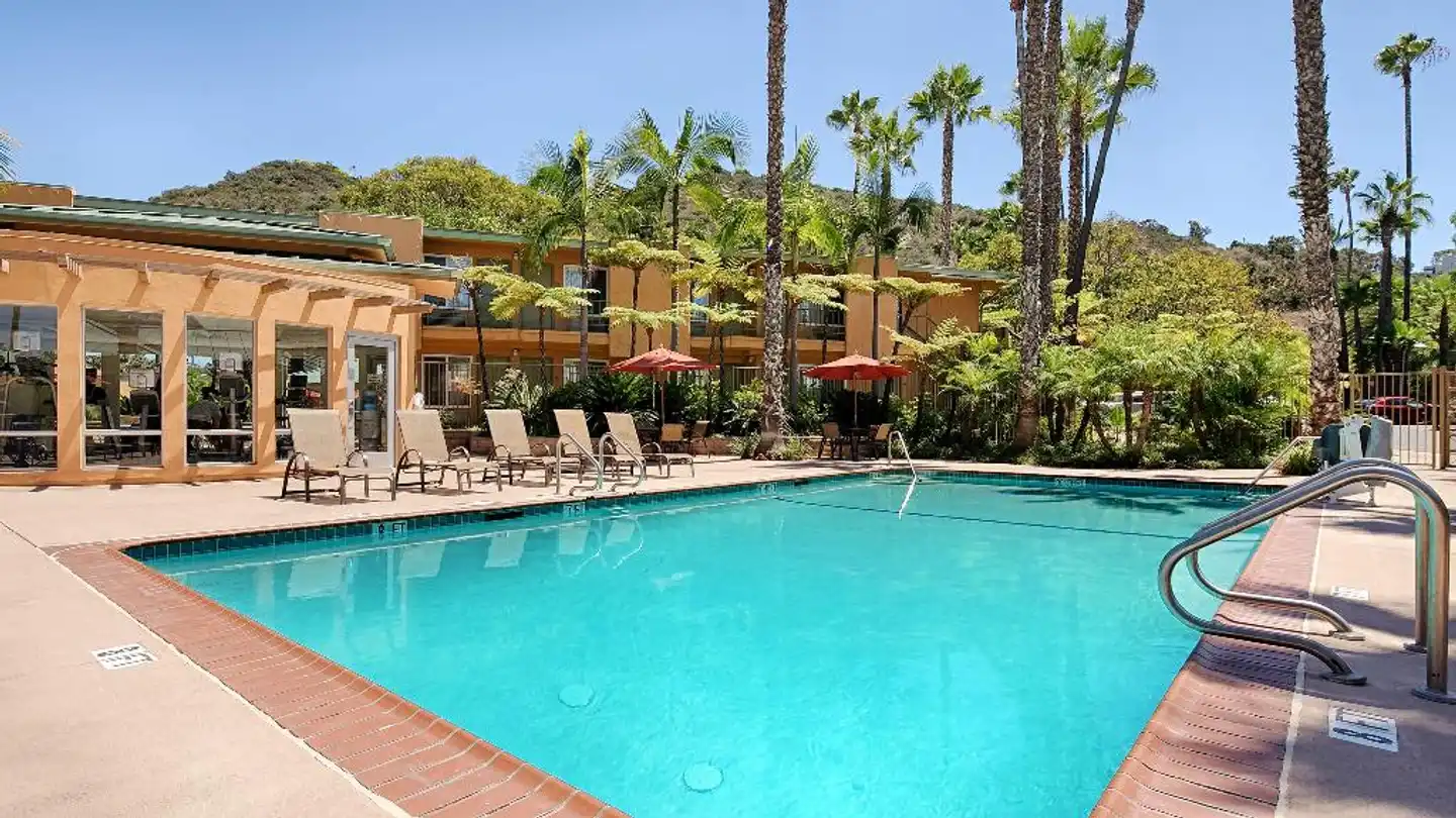 Best Western Seven Seas Pool