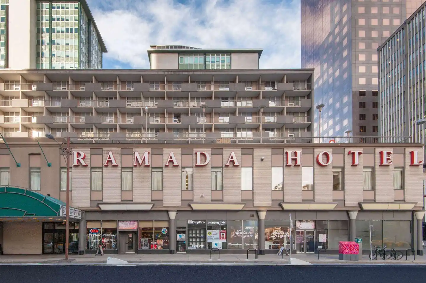 RAMADA PLAZA CALGARY DOWNTOWN Aussenansicht