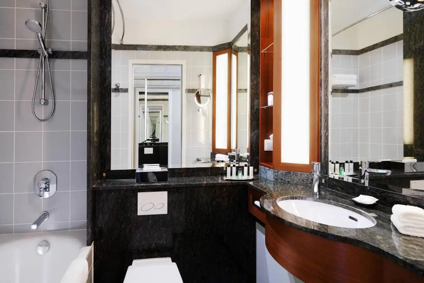 Warsaw Marriott Hotel Badezimmer