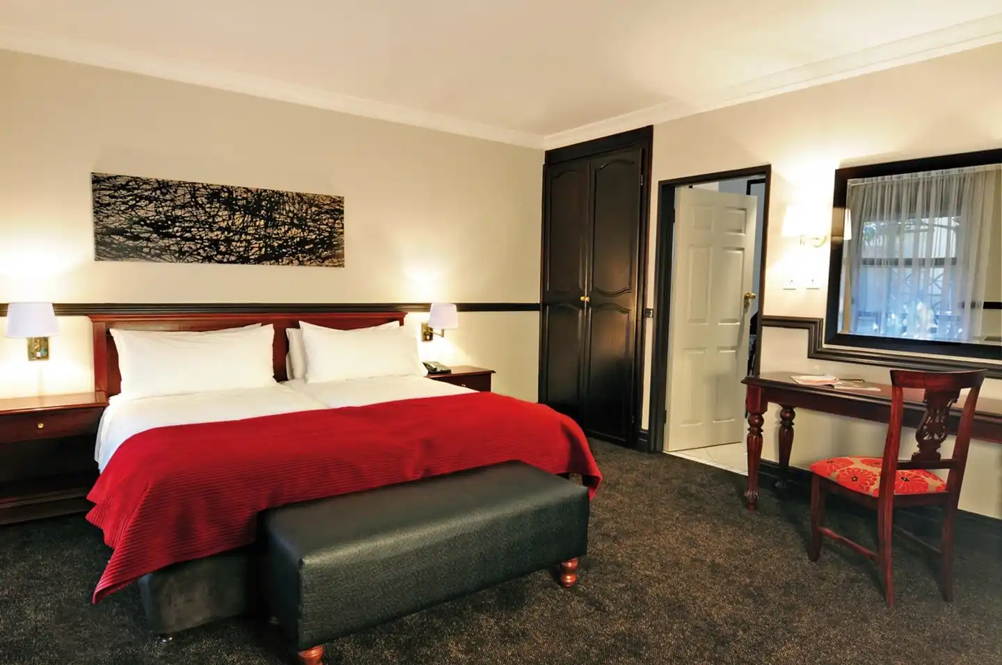 Court Classique Suite Hotel Wohnbeispiel