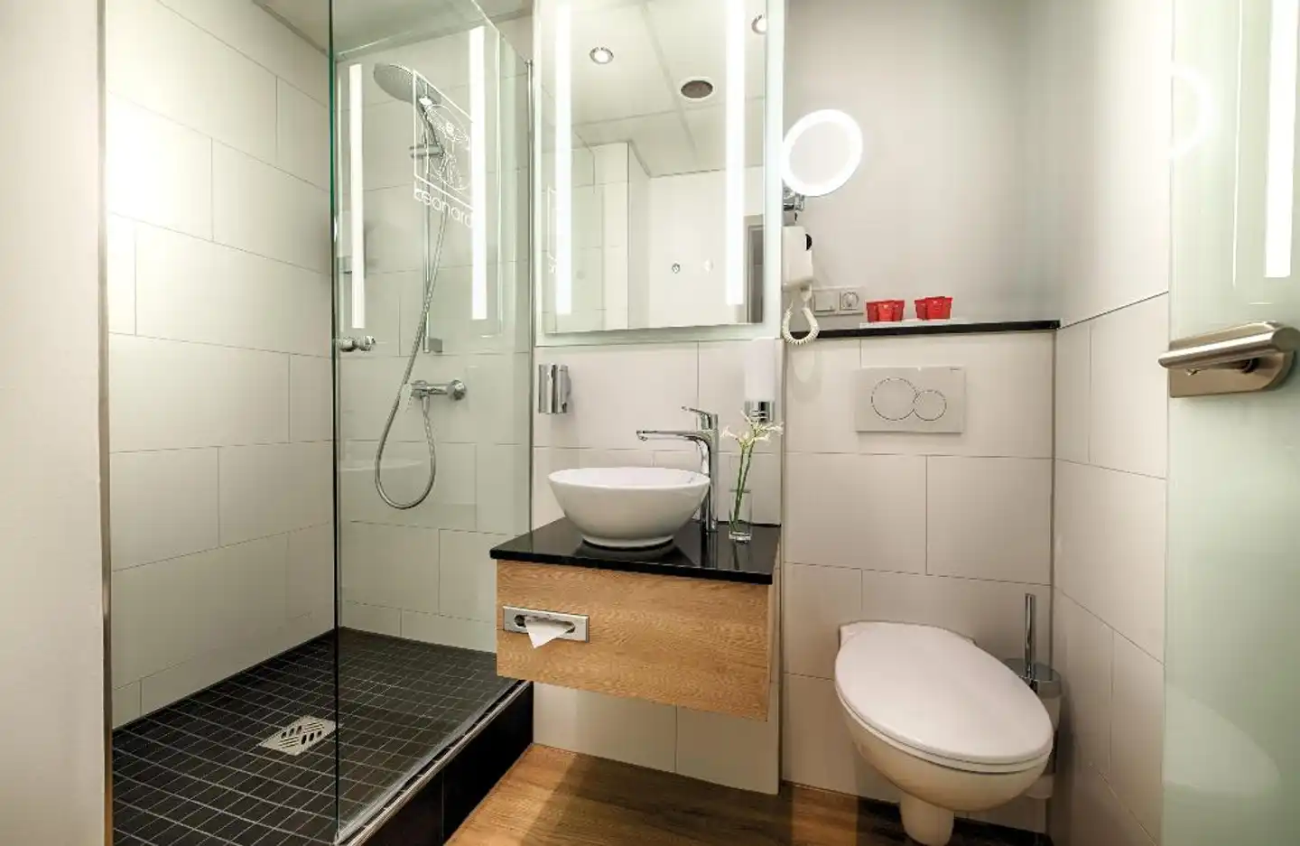 Leonardo Hotel Munich City North Badezimmer