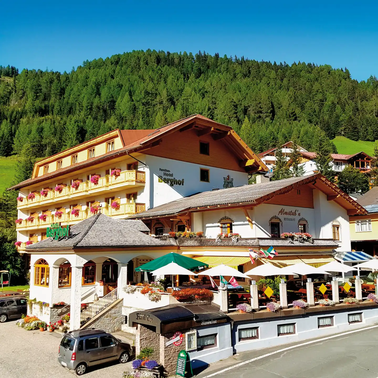 Familienhotel Berghof Aussenansicht