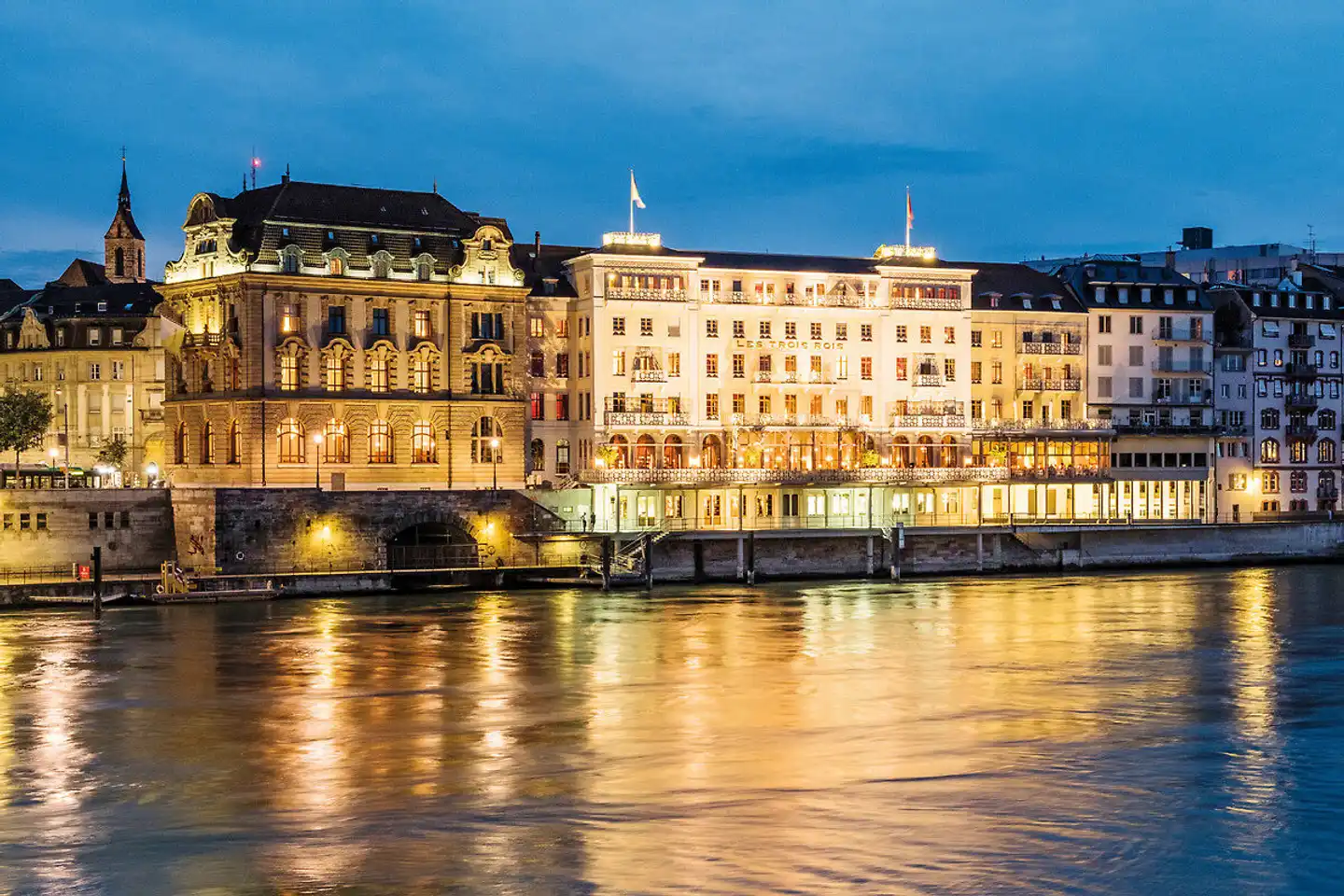 Grand Hotel Les Trois Rois Aussenansicht
