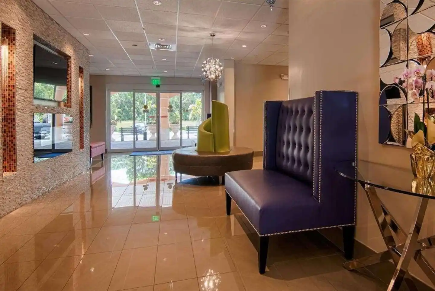 Days Inn & Suites by Wyndham Bonita Springs North Naples Lobby