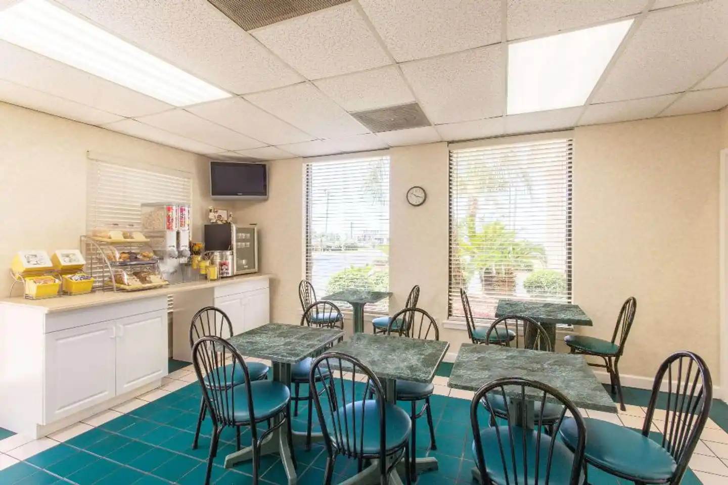 Days Inn & Suites Navarre Conference Center Restaurant