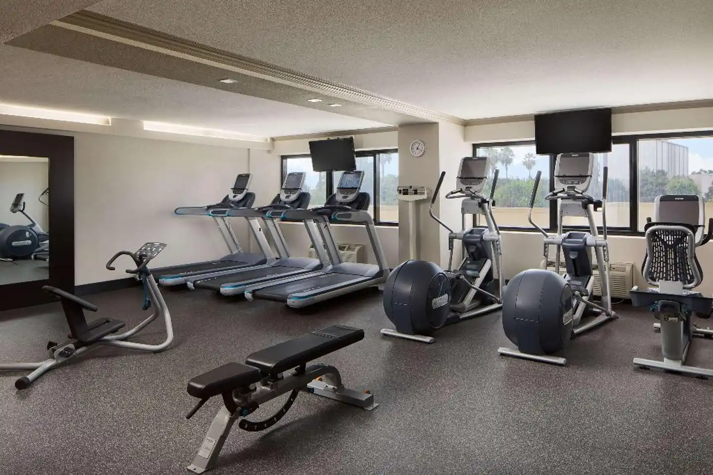 DoubleTree by Hilton Los Angeles Norwalk Sport und Entertainment